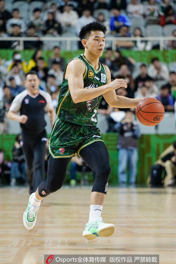 林葳：我想挑战不同的事情 来这边学习美国的篮球理念、风格