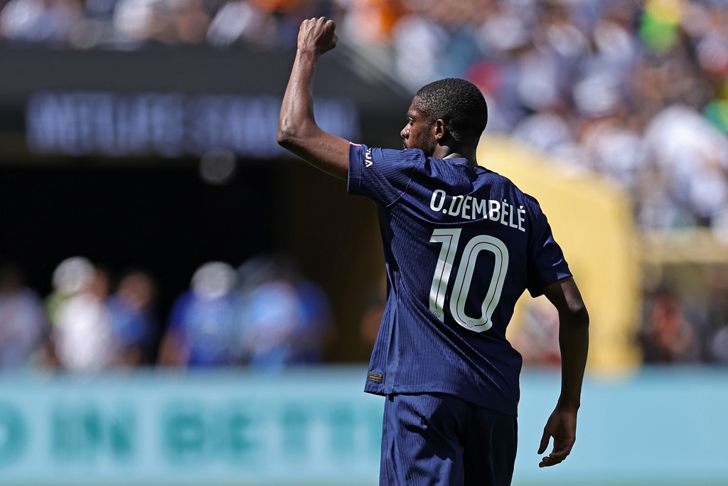 巴黎名宿：登贝莱像在街头踢球的巴西人 对内马尔的伤病感到遗憾